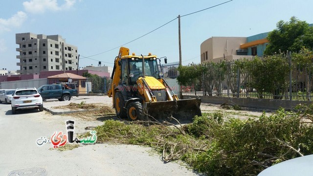 كفرقاسم : حملة نظافة واسعة في شوارع البلدة والبلدية تطالب الأهالي بالالتزام بحرمة الشوارع والمحافظة على النظافة 